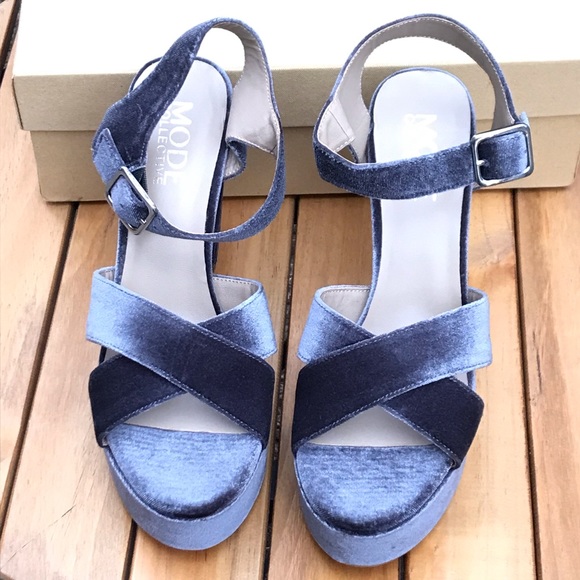 The Mode Collective☀️The Podium Sandal in charcoal - Picture 4 of 9